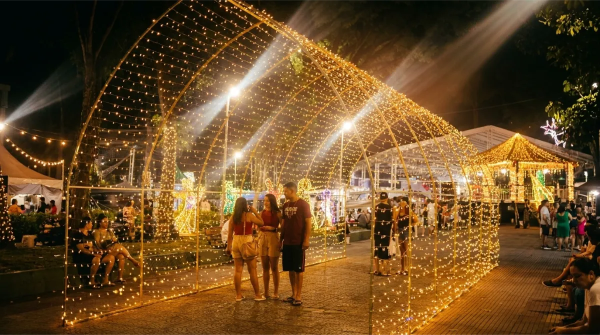 Iluminação de Natal em praça, Forma & Luz decorações para prefeituras