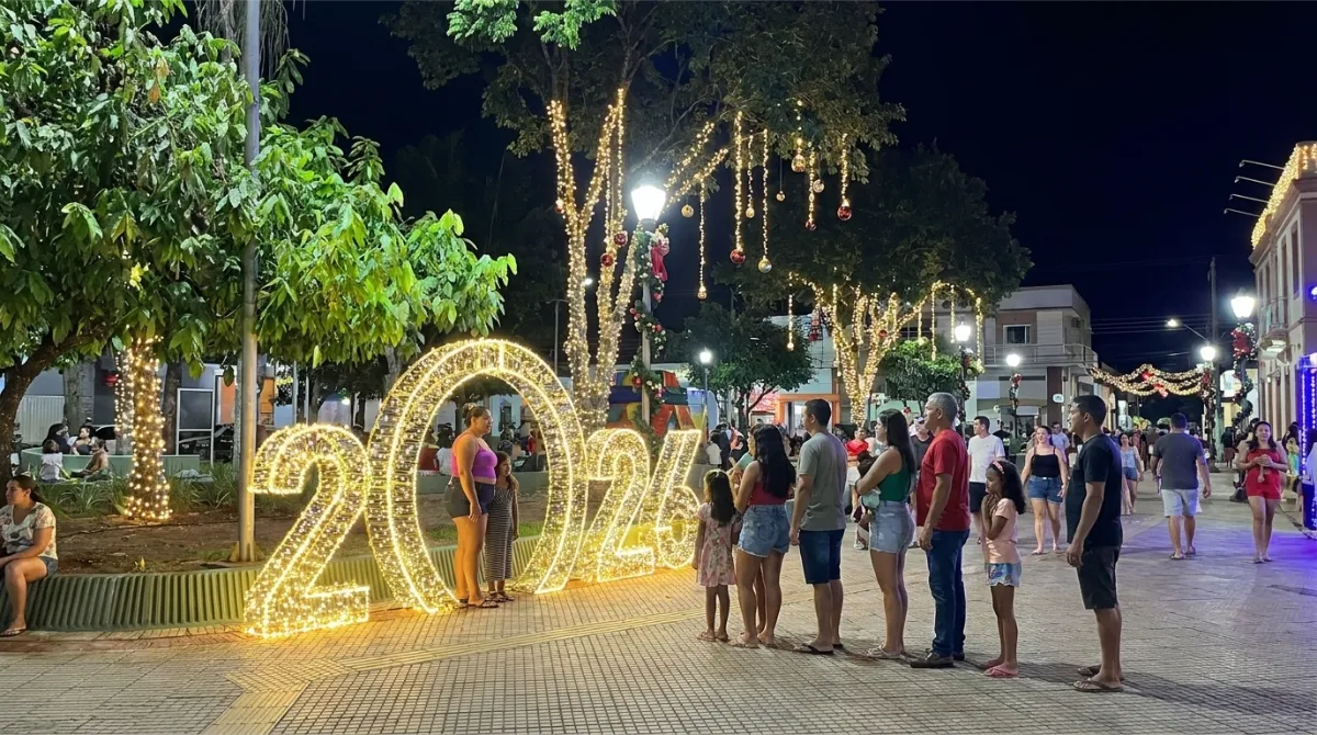 Iluminação de Natal em espaço público, Forma & Luz São Paulo