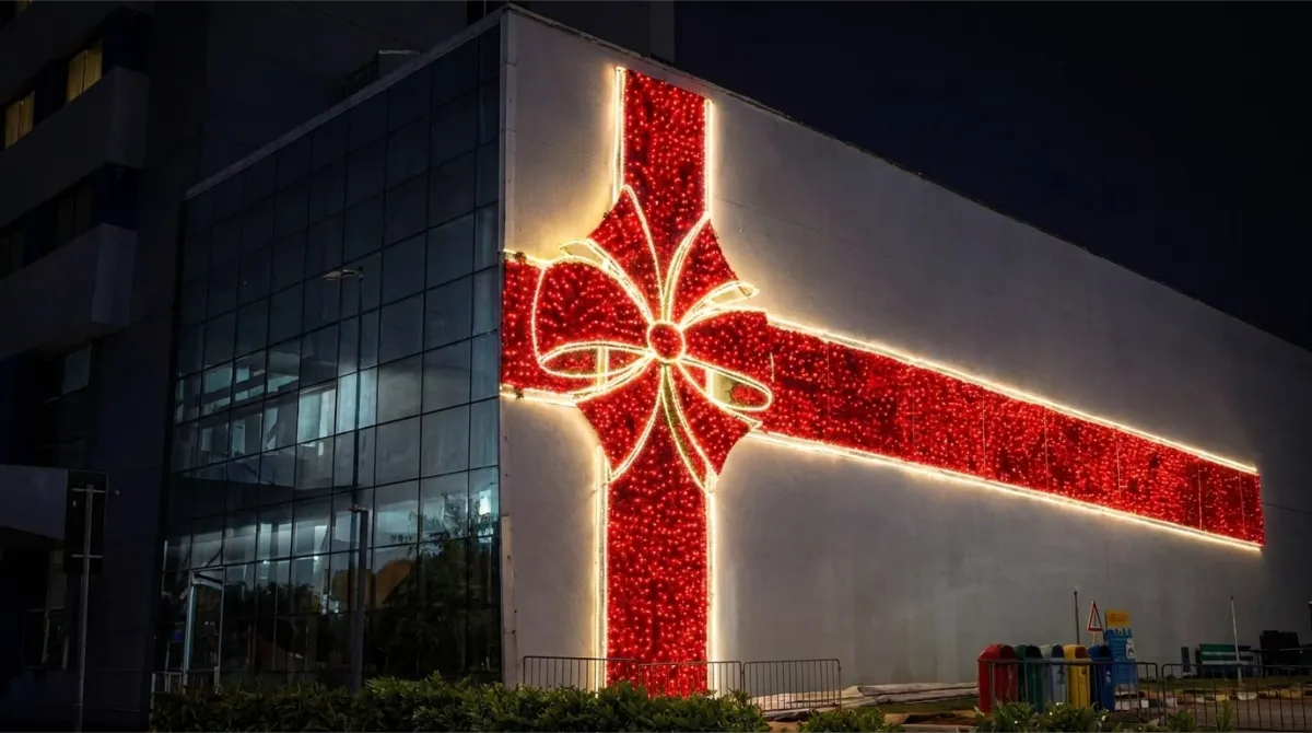 Decoração natalina em fachada de prédio, Forma & Luz São Paulo